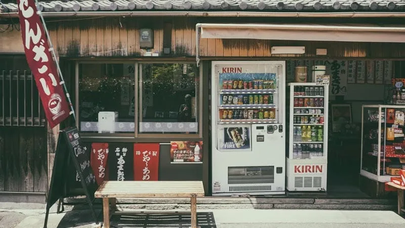 Il existe des distributeurs automatiques partout au Japon