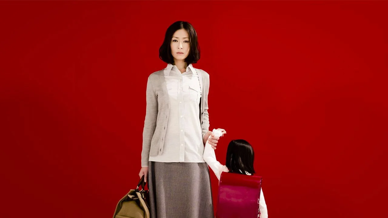 Machiko Ashida et Yasuko Matsuyuki dans Mother (2010)