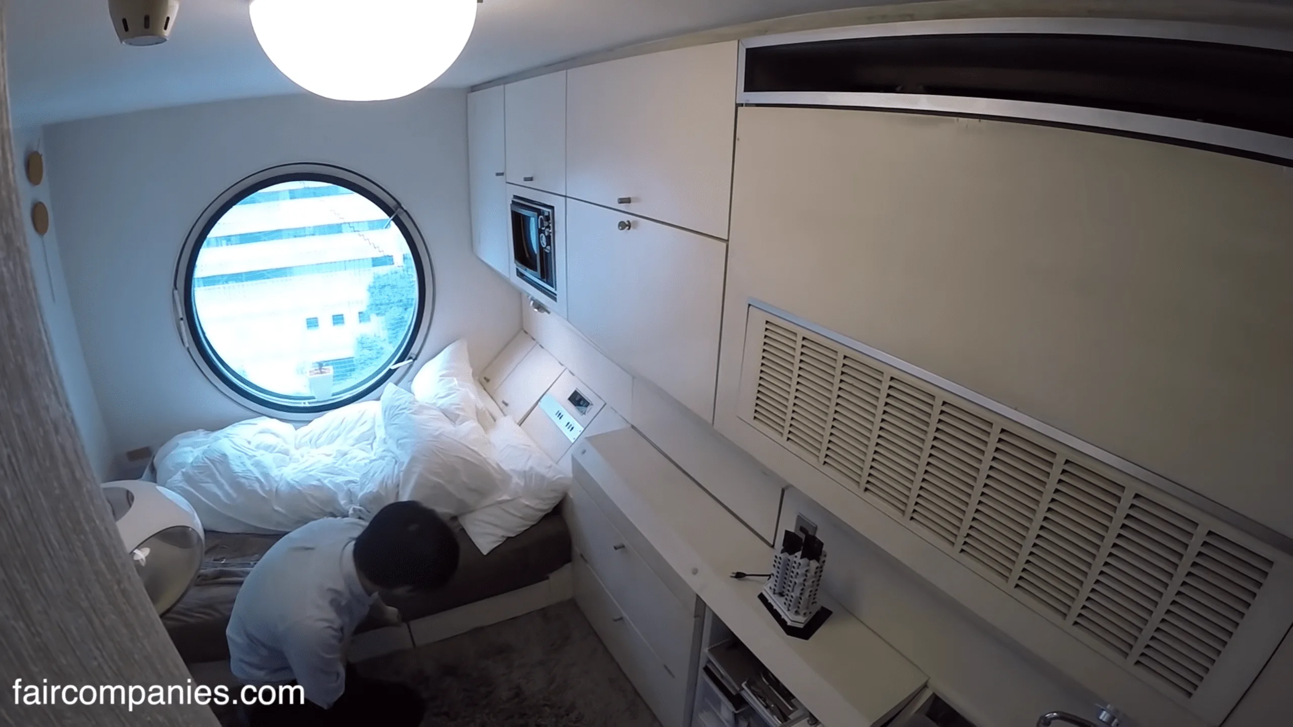 Chambre de la Capsule Tower