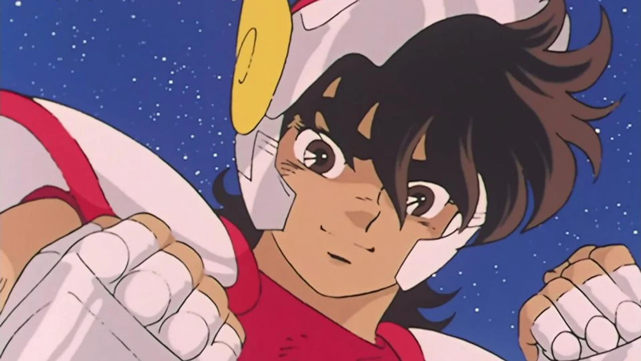 Seiya dans son armure de Pégase, poings levés devant un ciel étoilé, dans le premier épisode des Chevaliers du Zodiaque
