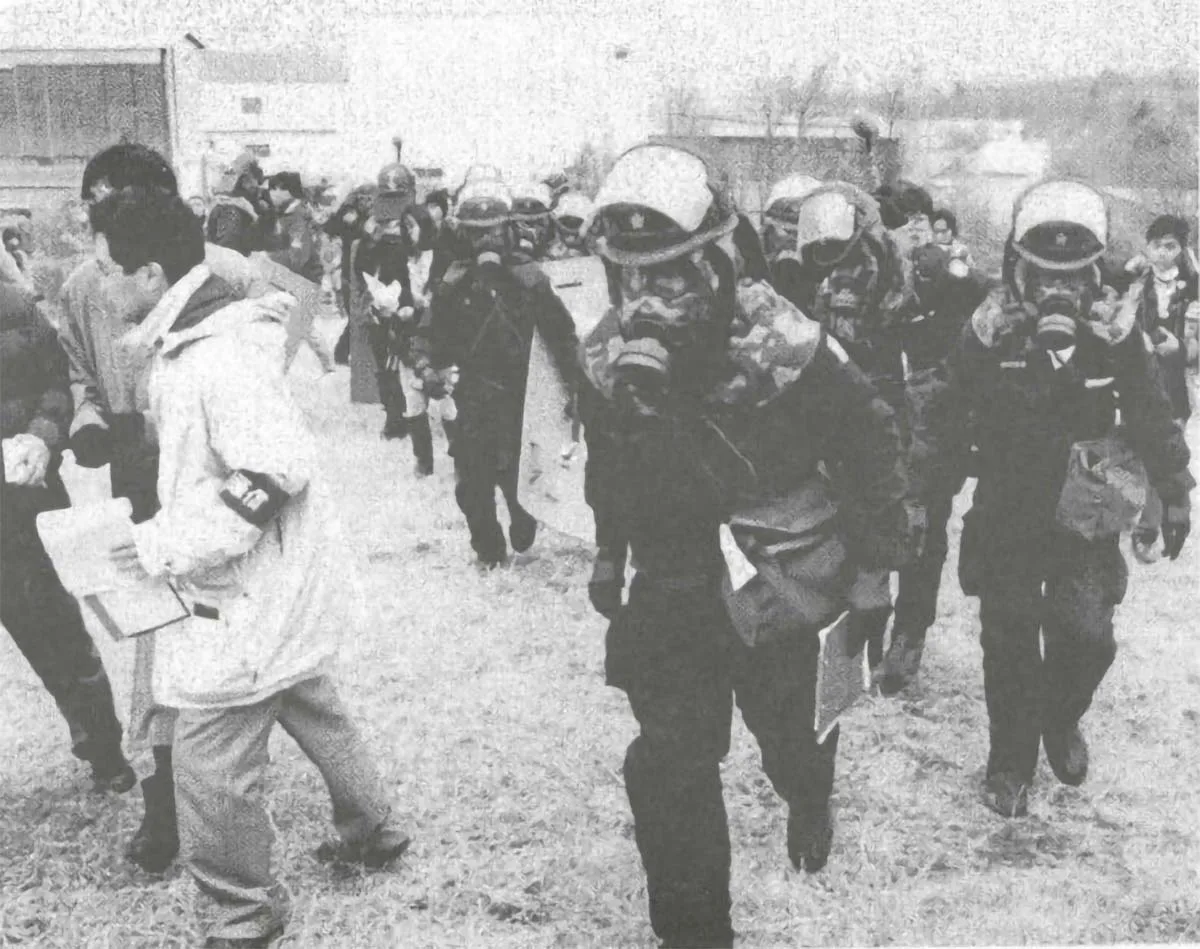 Les unités chimiques des Forces d'autodéfense japonaises interviennent sur les lieux. Source : Wikipédia