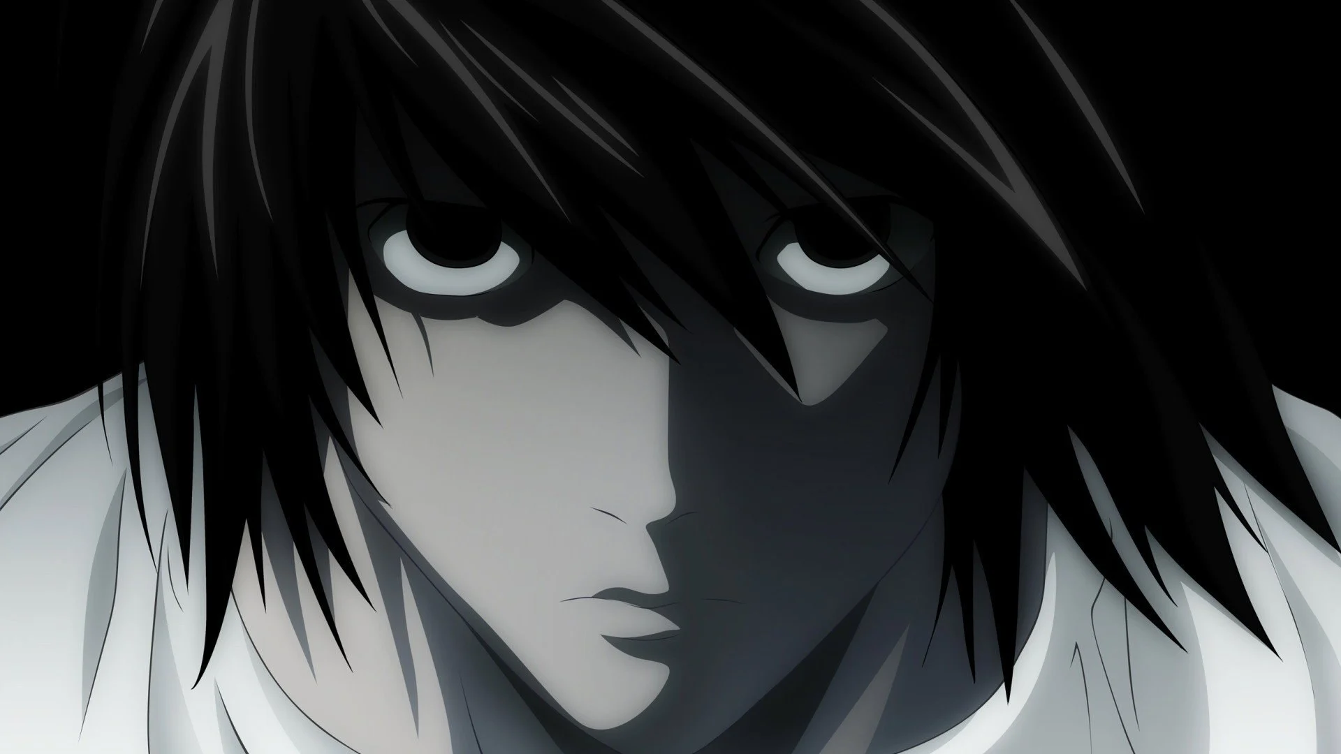 Gros plan sur le regard cerné de L dans l'anime Death Note