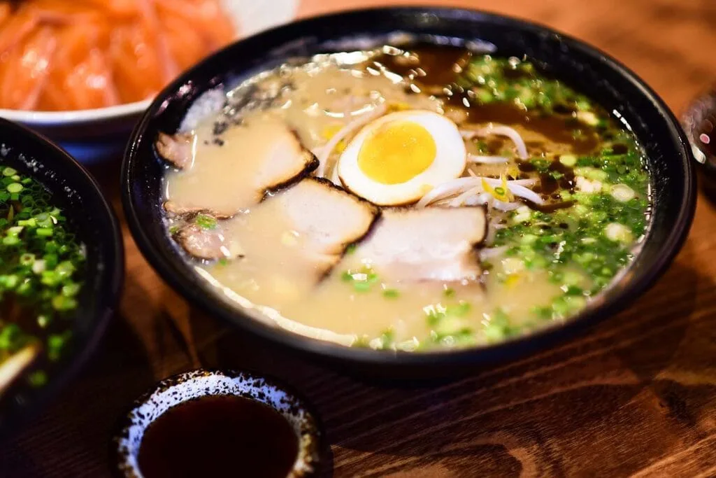 Un bol de ramen