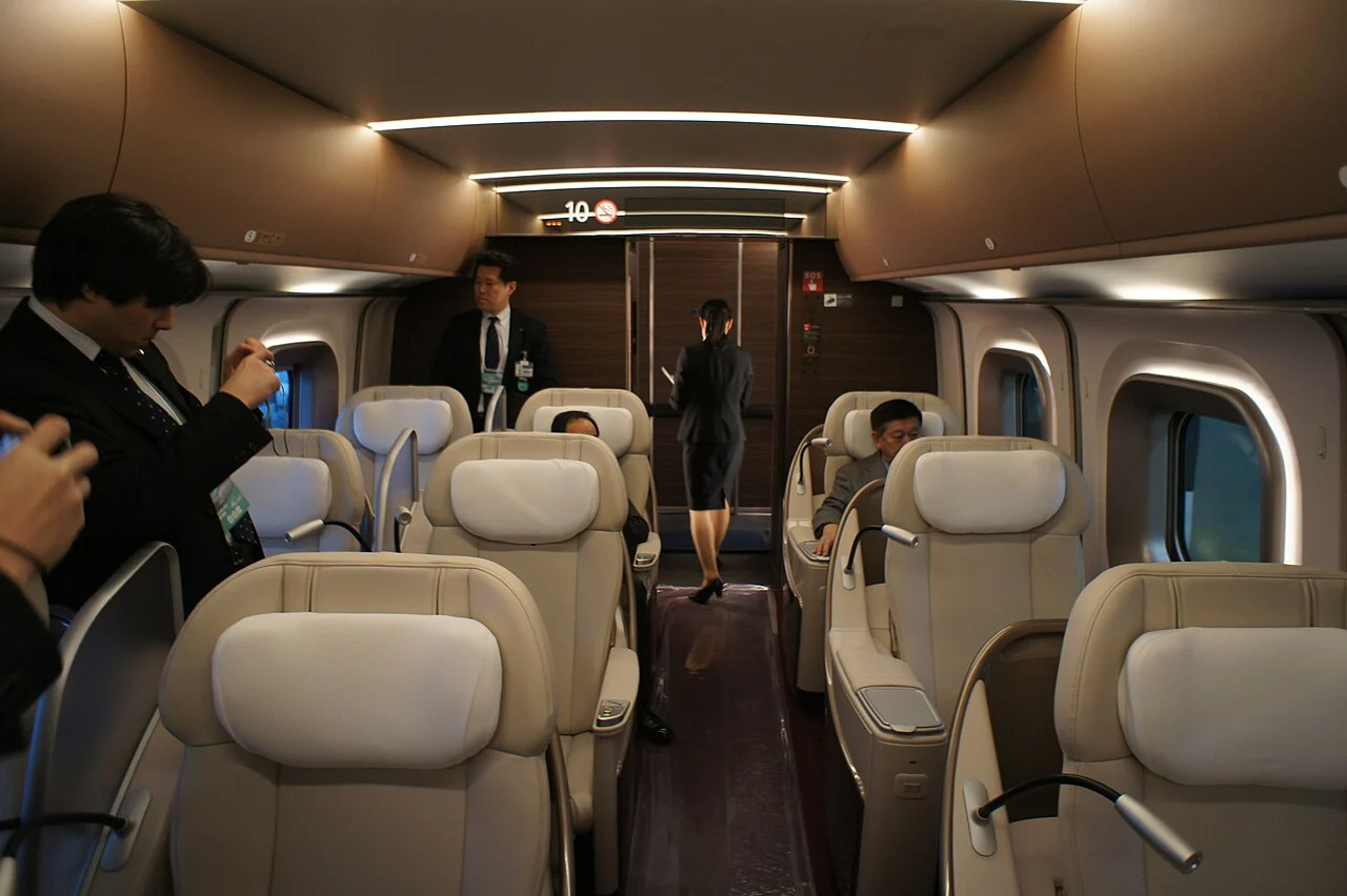 Intérieur de la voiture Gran Class d'un Shinkansen série E5