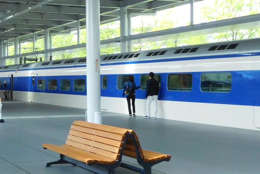 Voiture de tête d'un Shinkansen série 0, le modèle de 1964, exposée au musée du chemin de fer de Kyoto