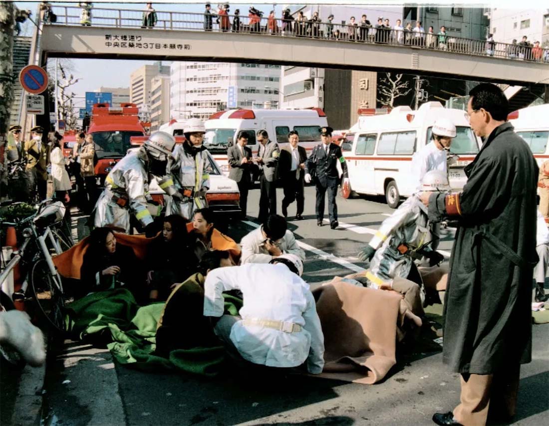 Sortie de la station de métro Tsukiji, à Tokyo, en 1995. © Maxppp / Kyodo