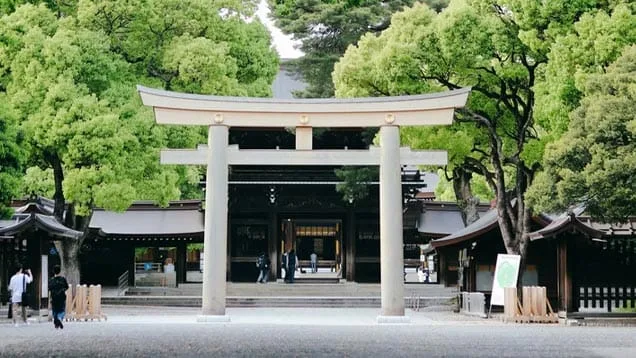 Japon-Porte-Torii-Blanche