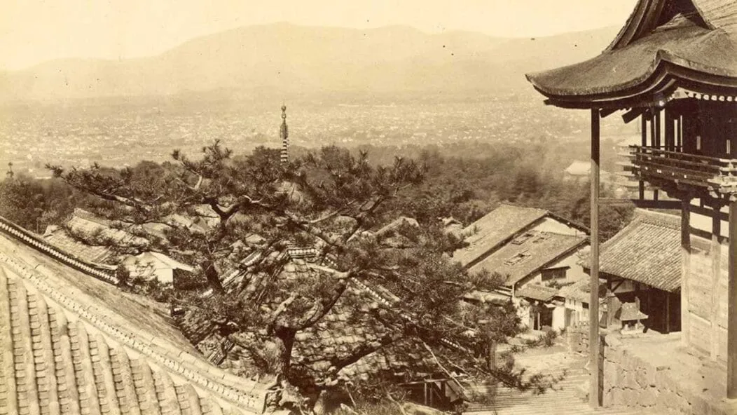 Vue de Kyoto à côté du Hondō de Kiyomizudera. - 1879