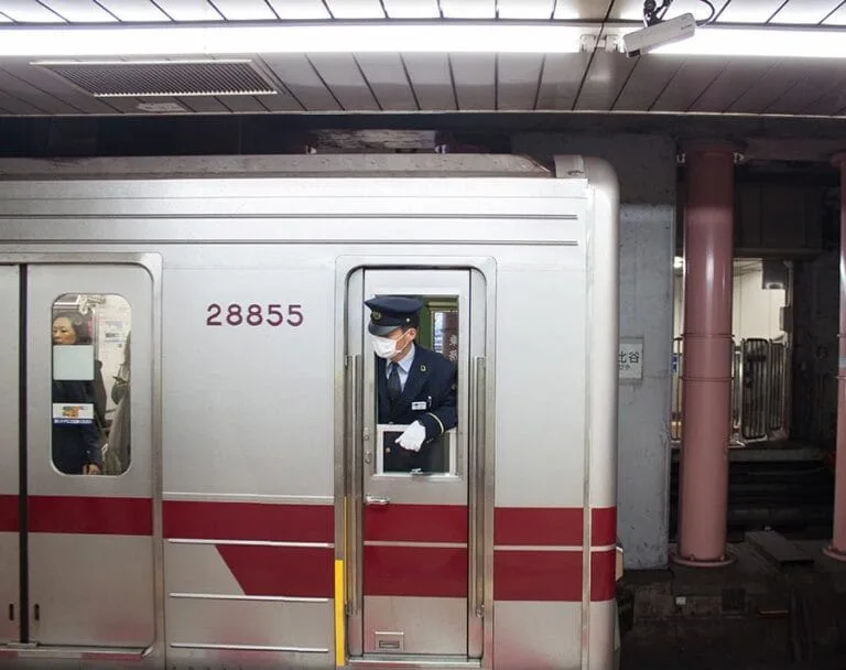 japon-metro-masque