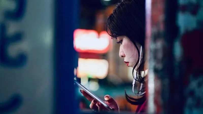 Japonaise-sur-telephone