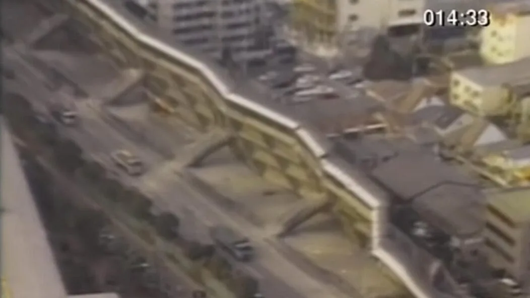 Effondrement de la route surélevée de Kobe