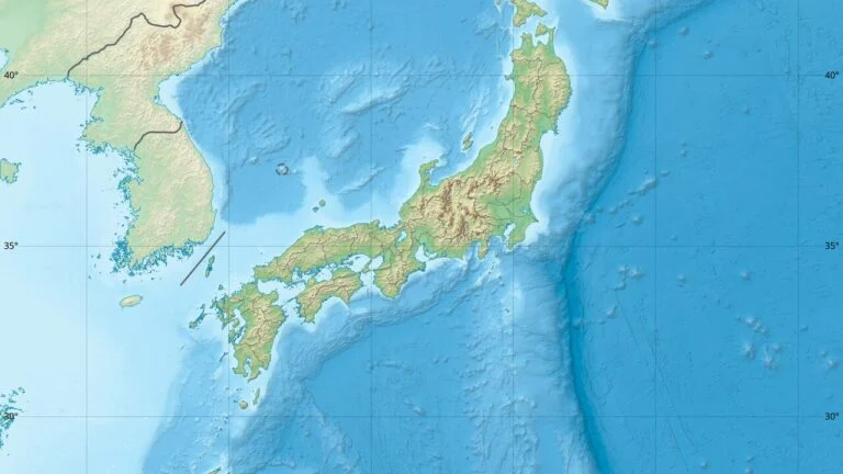 Carte du relief du Japon avec l'archipel, de Hokkaidō aux îles Ryūkyū