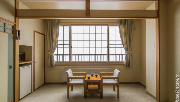 Chambre japonaise en tatami d'un ryokan