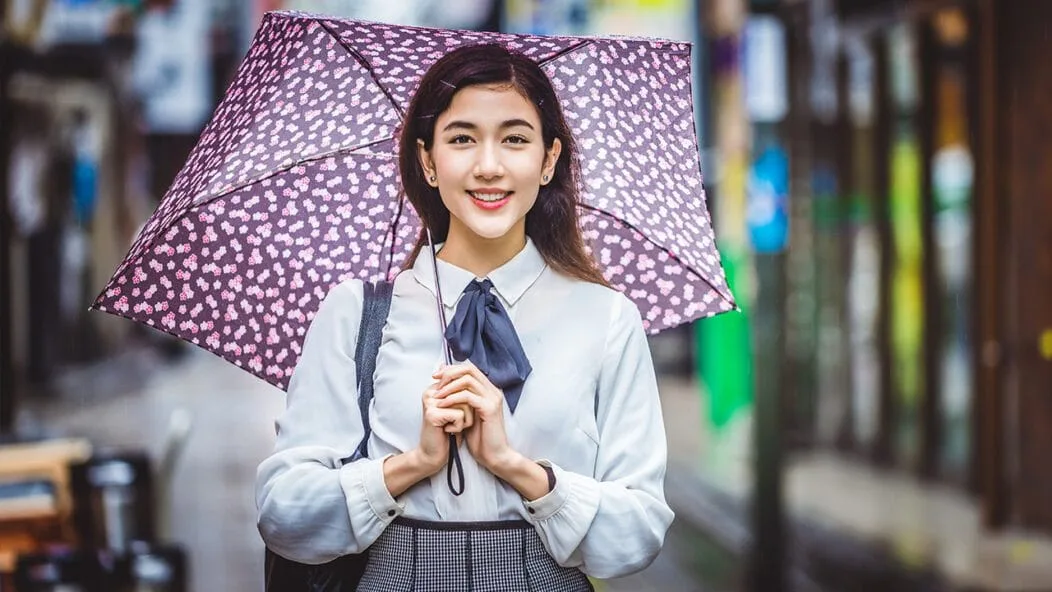Jeune fille japonaise en plein air