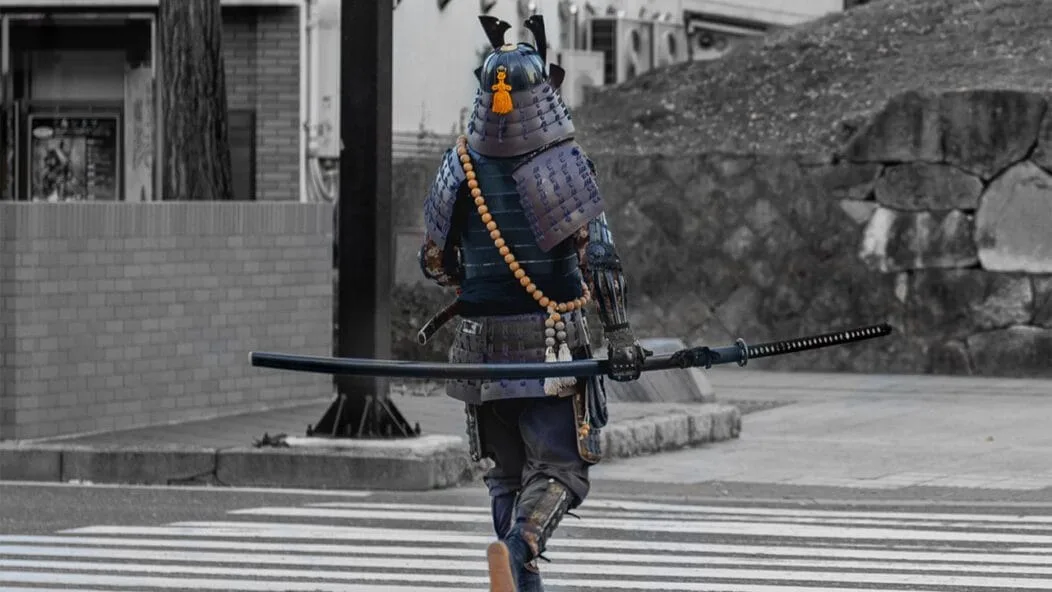 Samourai dans la rue au Japon