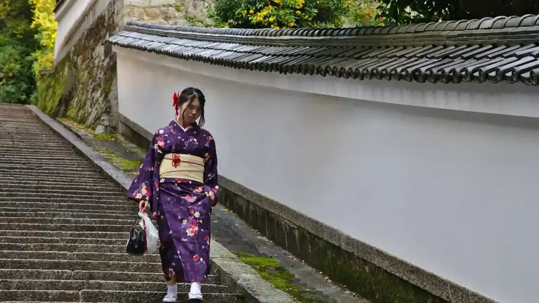 Femme japonaise en kimono a Kyoto