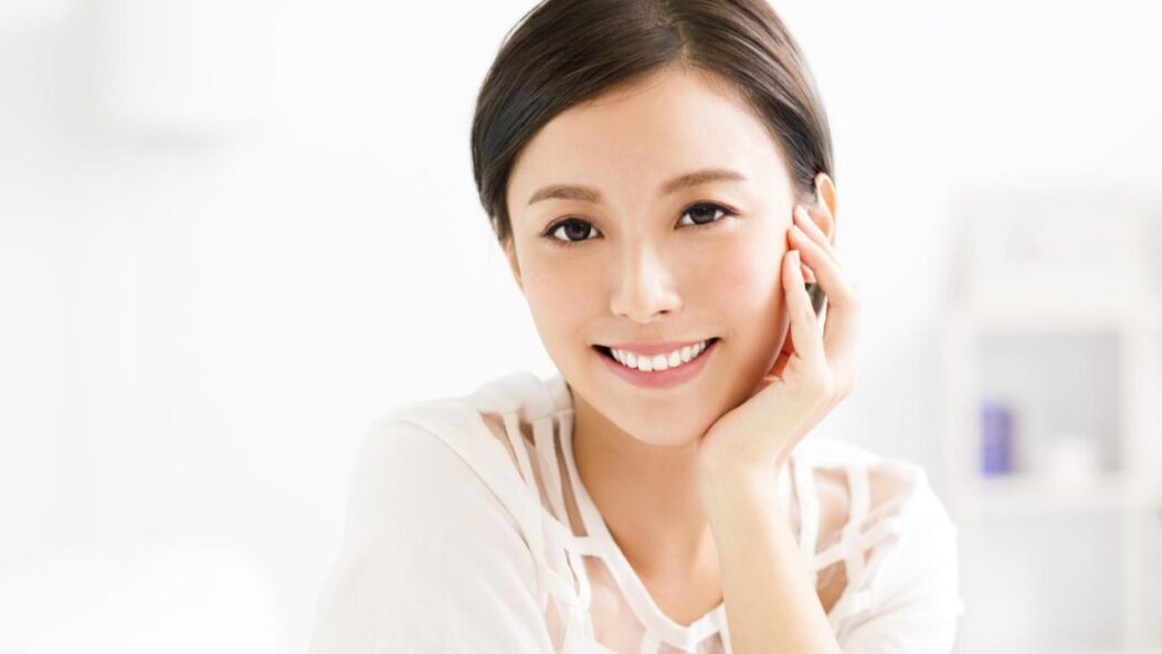 Femme japonaise souriante