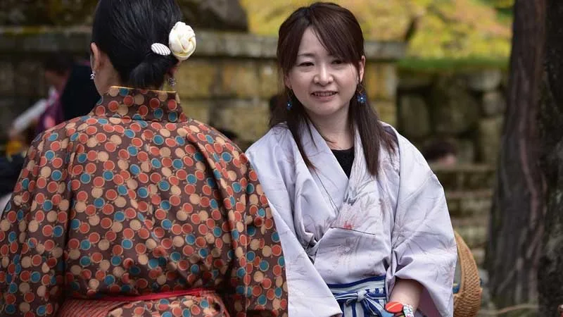 Deux-Japonaises-en-kimobo
