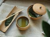 Thé vert au Japon [source url="https://pixabay.com/fr/photos/th%C3%A9-biologique-poterie-vert-6568547/"]Pixabay[/source]