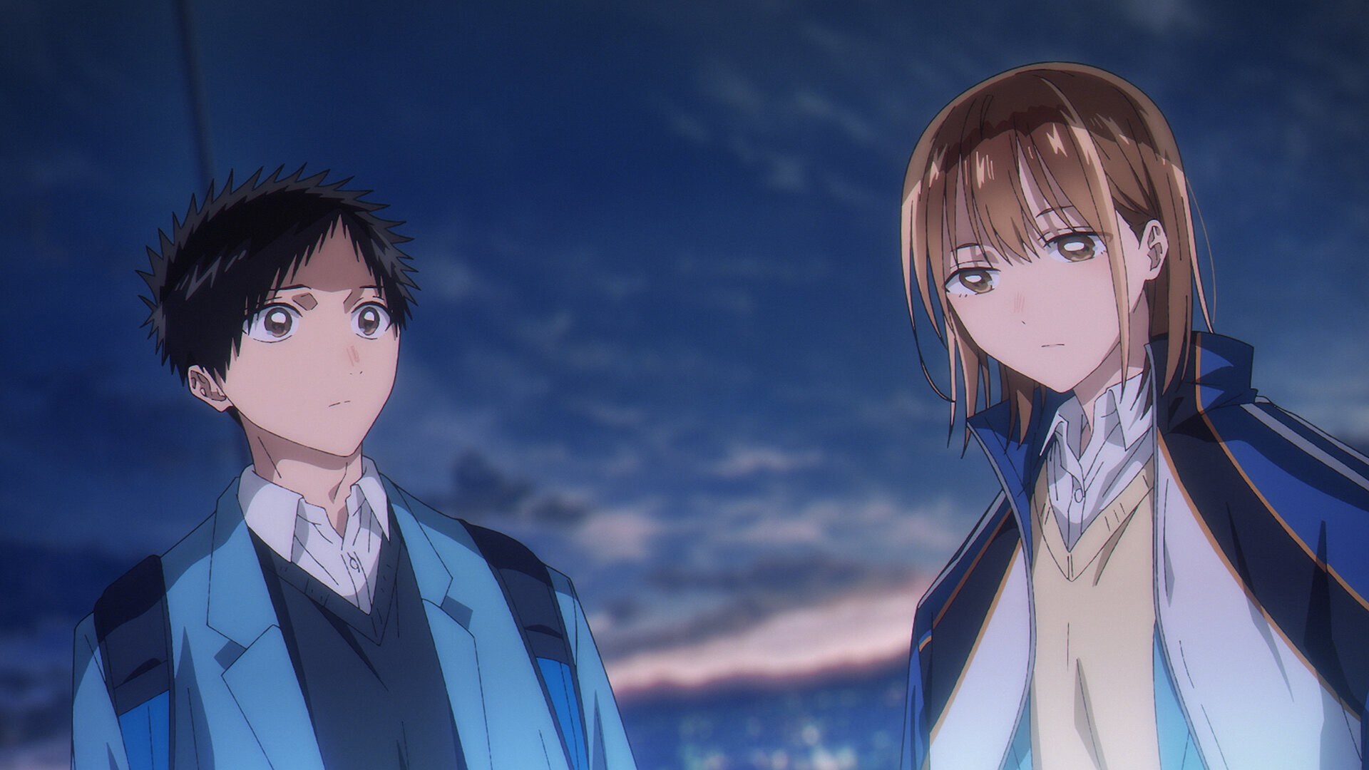Taiki et Chinatsu côte à côte au crépuscule dans Blue Box saison 2