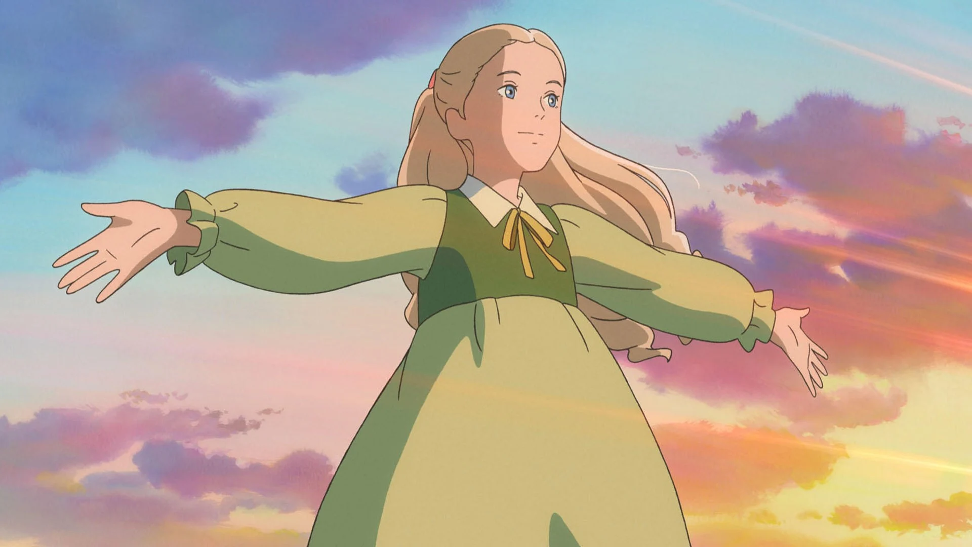 Marnie, longs cheveux blonds, ouvre les bras sous un ciel rose de crépuscule, dans Souvenirs de Marnie