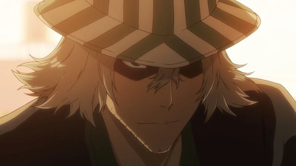 Kisuke Urahara, le visage dans l’ombre de son bob rayé, dans Bleach: Thousand-Year Blood War