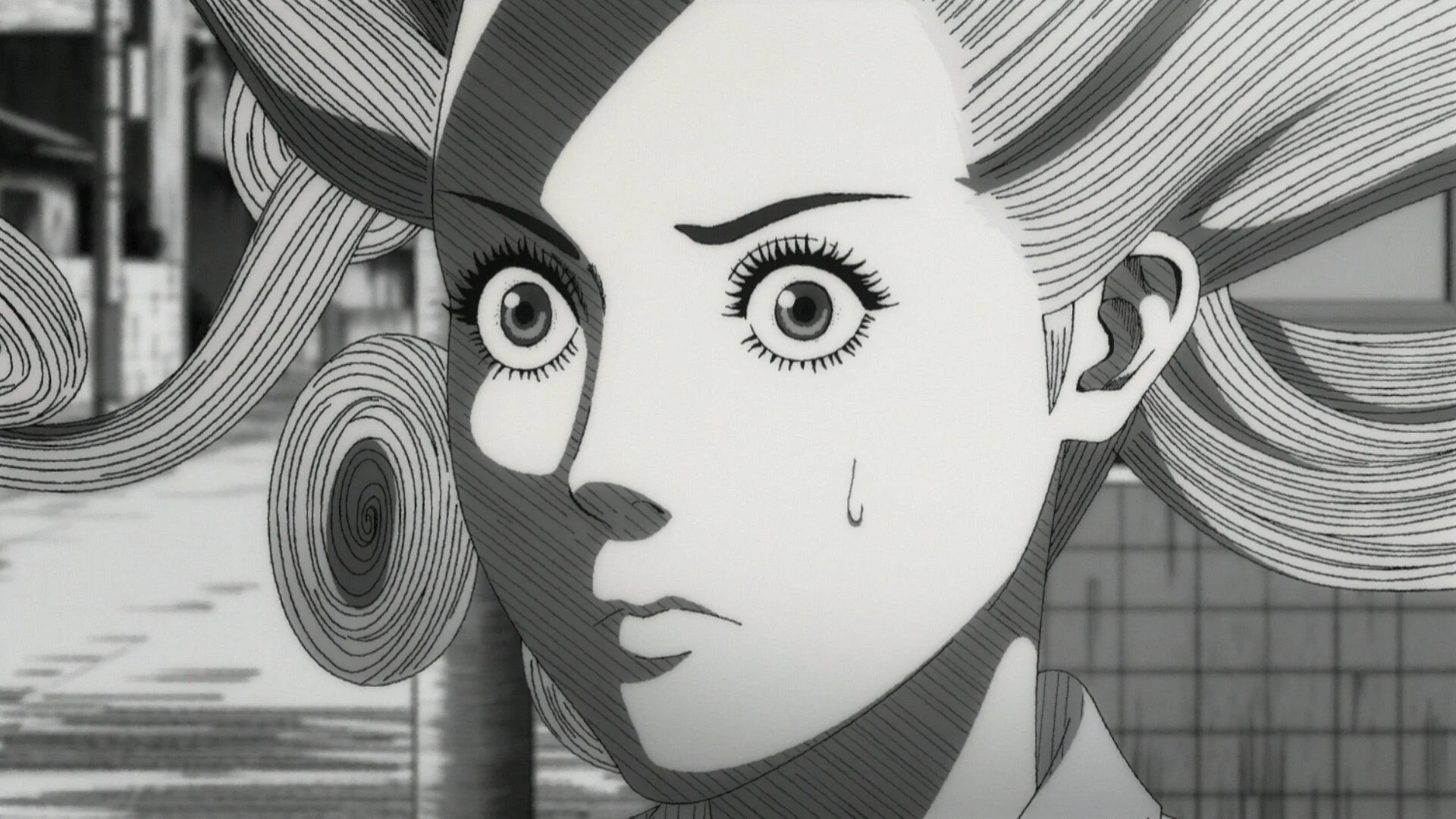 Visage d'une lycéenne et spirales en noir et blanc dans l'épisode 2 de l'anime Uzumaki
